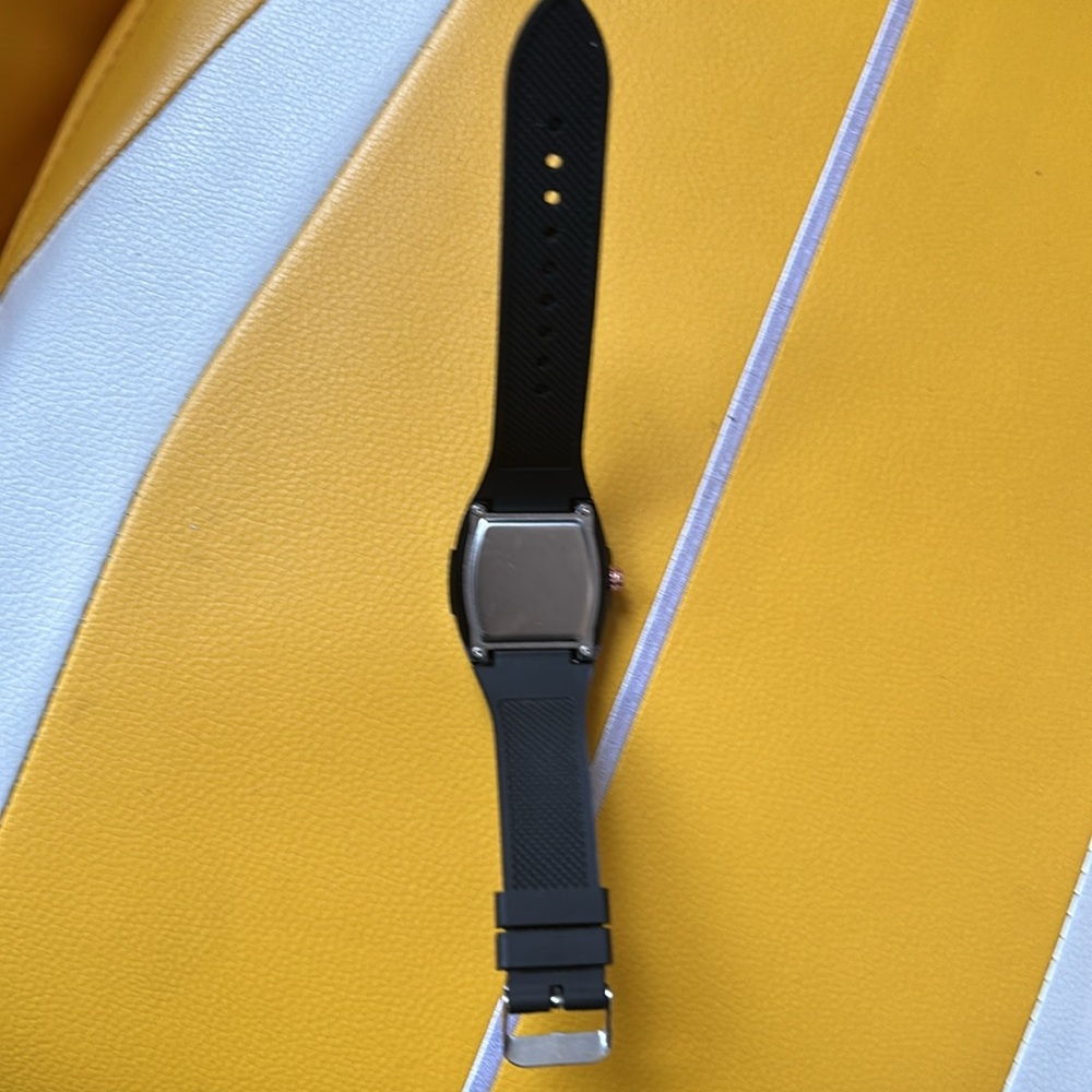 Watch worn - Picture 3 of 3